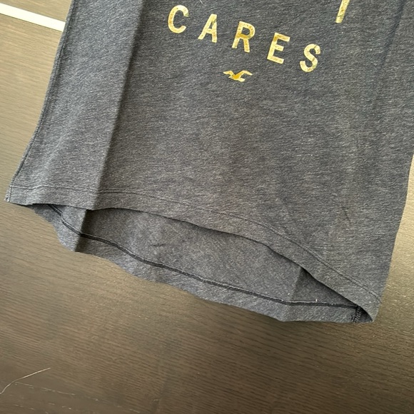 Hollister Women’s Blue “No 1 Cares” Short Sleeve V-Neck Top - Picture 7 of 12